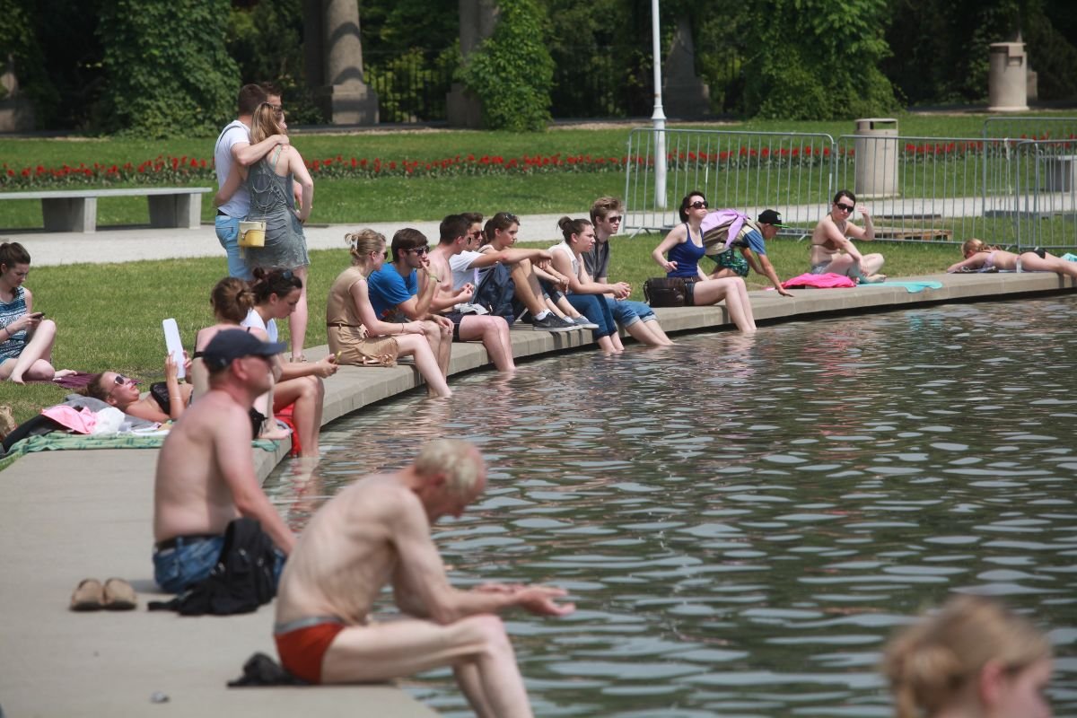 Upały dają się we znaki ,dlatego warto znaleźć odrobinę chłodu. Sposobów na to nie brakuje.