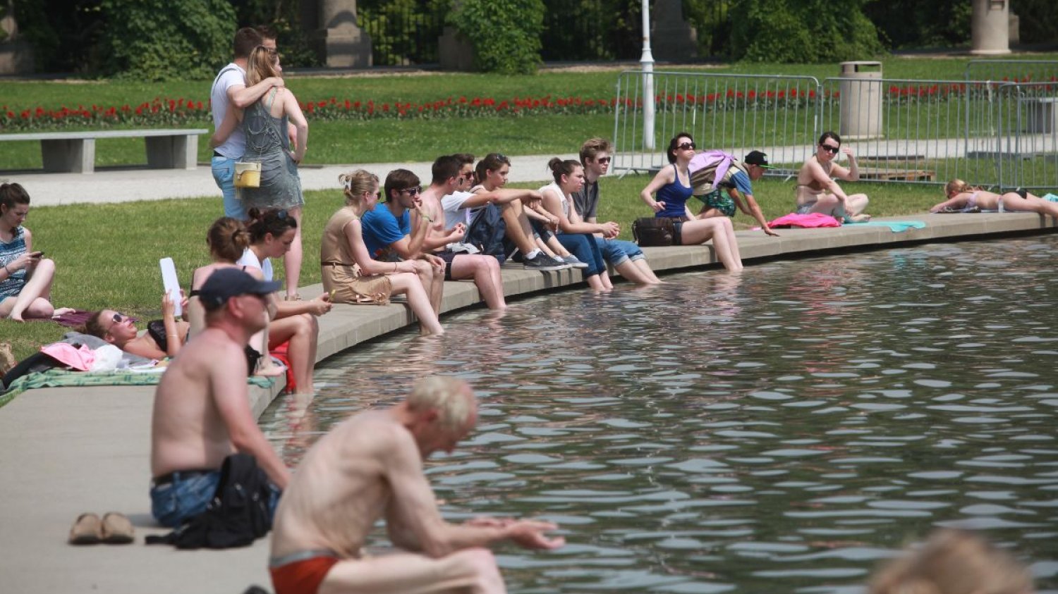 Upały dają się we znaki ,dlatego warto znaleźć odrobinę chłodu. Sposobów na to nie brakuje.