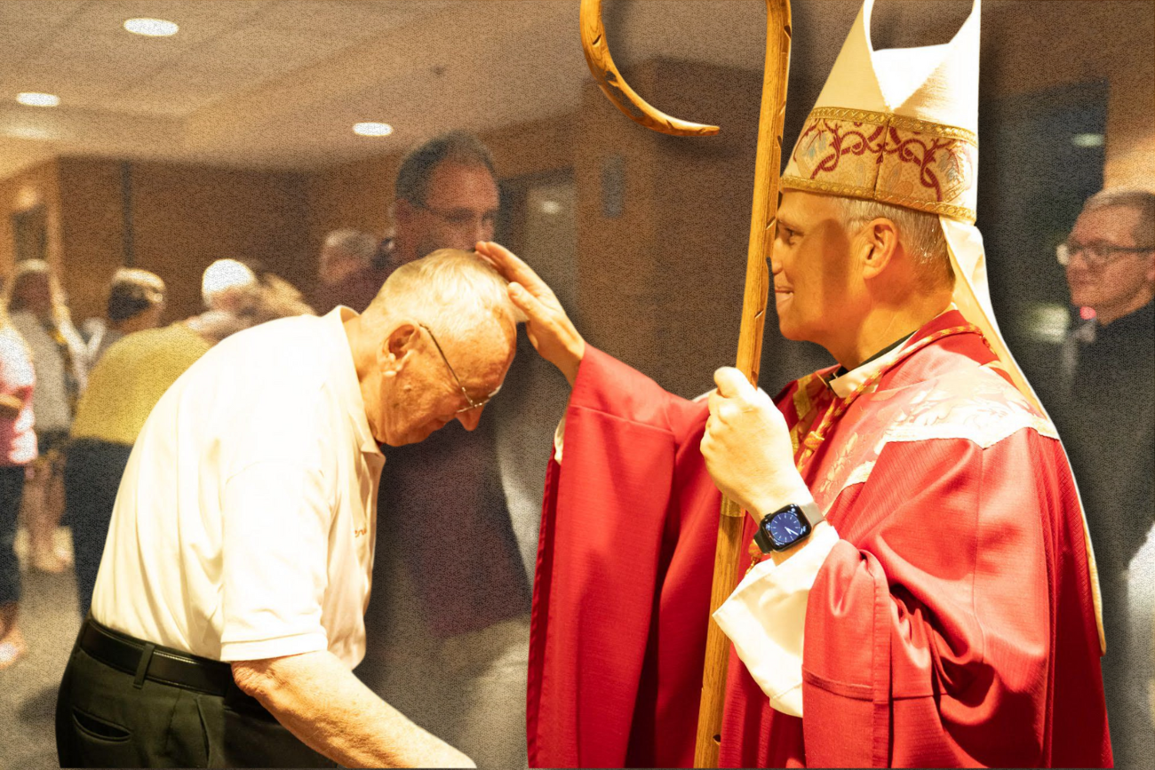 Papież Leon XIV z zegarkiem Apple Watch w sierpniu 2024 r.