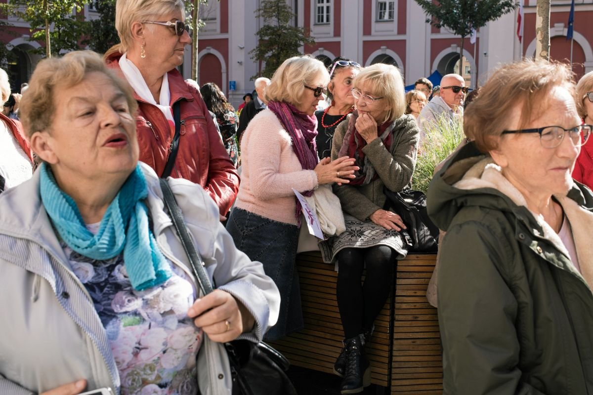 Głodowe emerytury sprawiają, że seniorów nie stać na opłacenie czynszy. Z problemem zmagają się szczególnie kobiety.