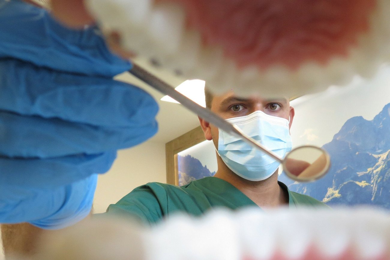 Polacy rzadko chodzą do stomatologów. Co jest przyczyną?