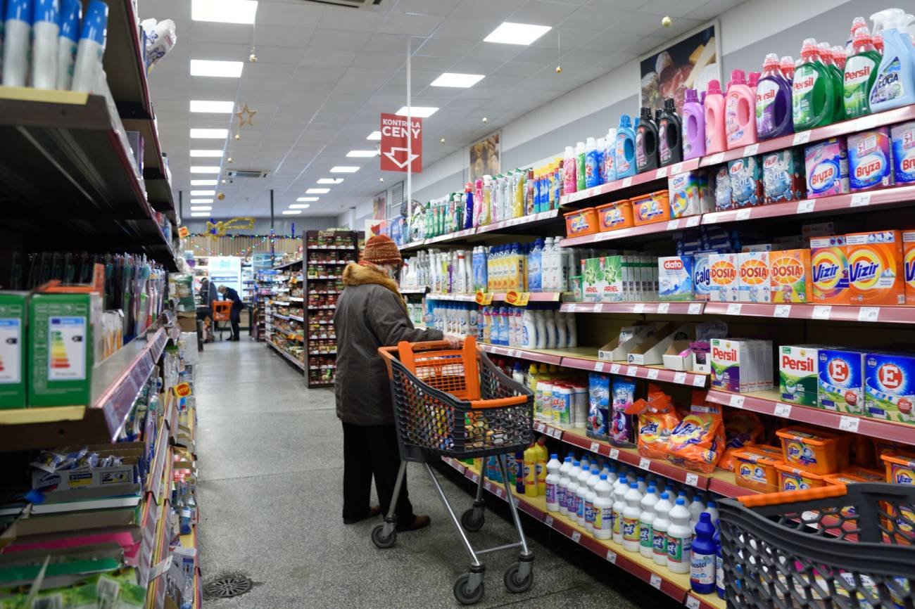 Kupowanie chemii gospodarczej.