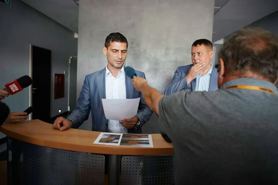 Aukcja zajętego przez komornika zegarka, należącego do prezesa Widzewa Sylwestra Cacka.