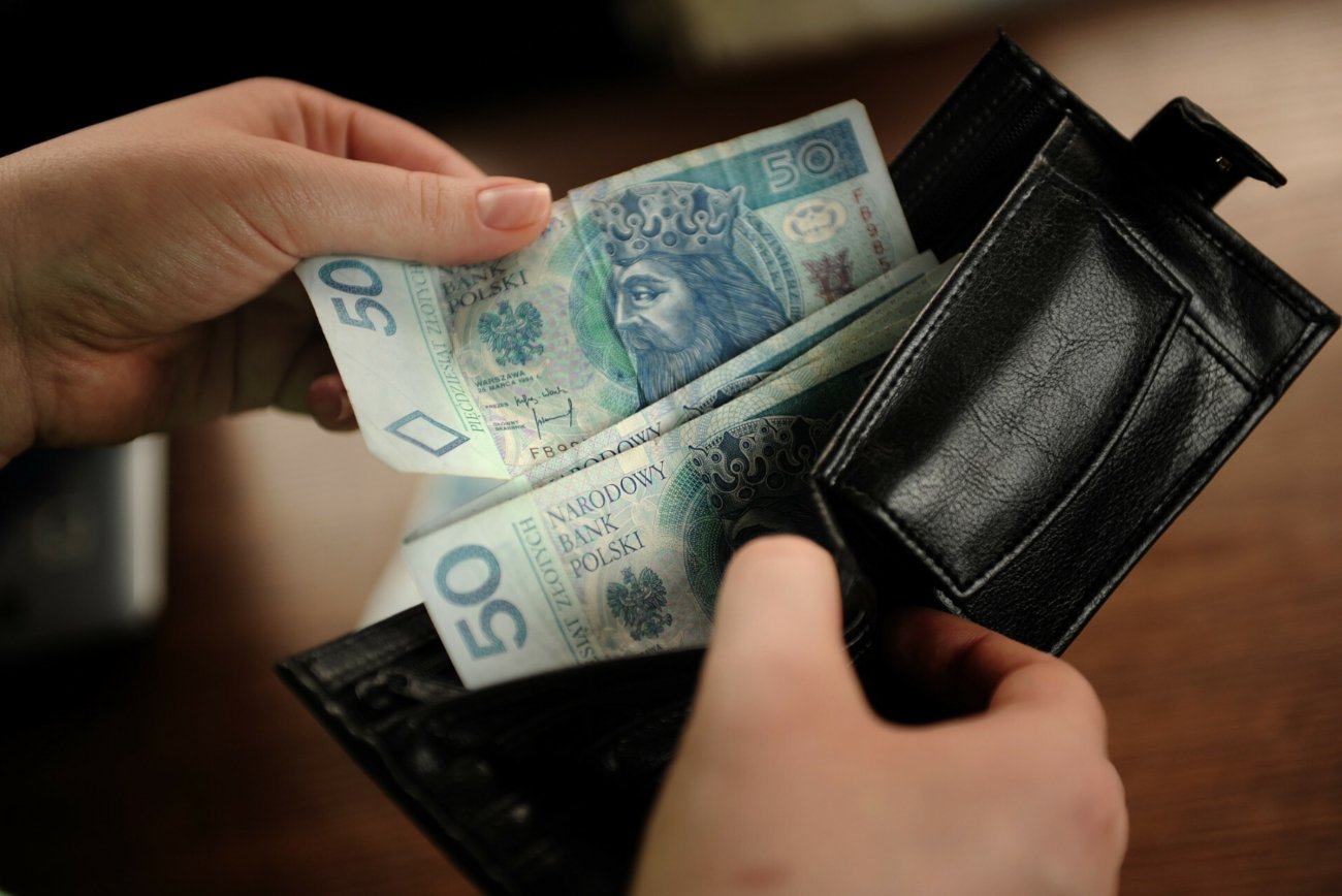 Banknoty 50 zł w portfelu