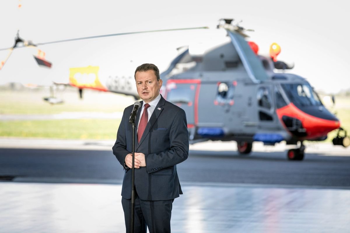 Minister Błaszczak podczas konferencji dotyczącej zakupu śmigłowców AW 101