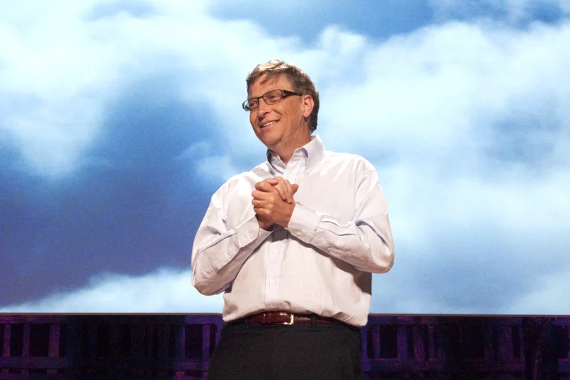 Bill Gates, twórca Microsoftu, obecnie stoi na czele fundacji charytatywnej wspólnie ze swoją żoną, Melindą Gates