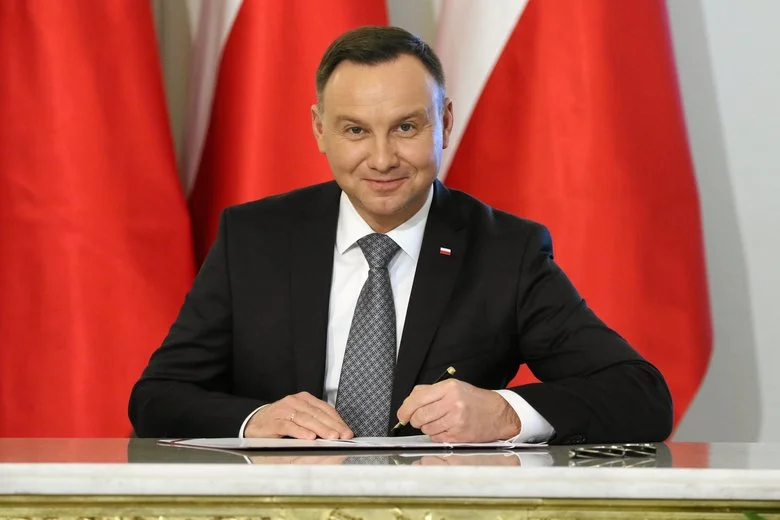 Przemysł wydobywczy i energetyka oparta na węglu są i będą  fundamentem bezpieczeństwa surowcowego i energetycznego naszego kraju – napisał prezydent Duda.