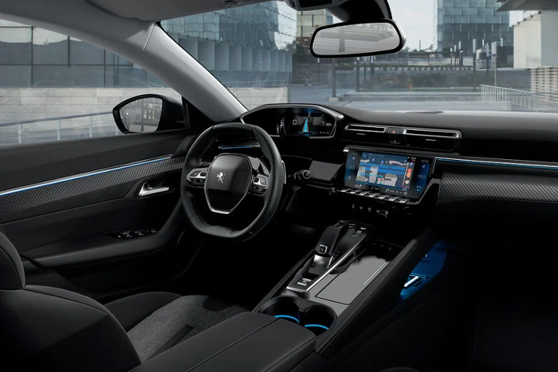 Obecnie oferowane auta segmentu D dysponują technologiami, które gwarantują bezpieczeństwo i wysoki komfort podczas najdłuższych podróży. Do tej grupy należy Peugeot 508 wprowadzony do oferty w 2019 roku