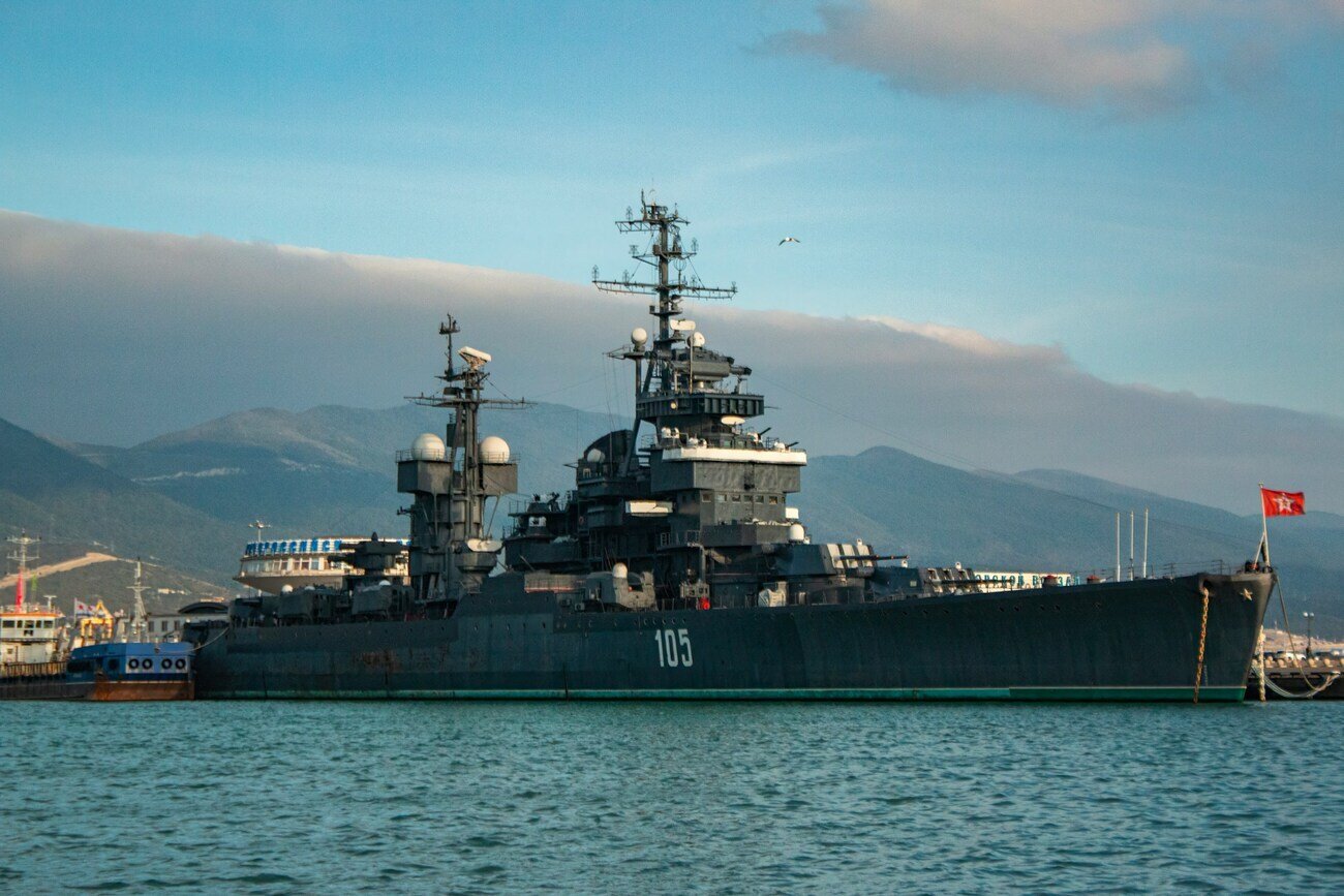 Rosyjski okręt wojenny w kanale La Manche. Tak działa "flota cieni"