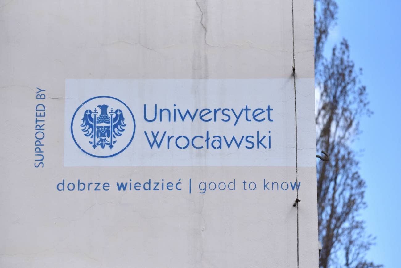 UWr wynajął ekspertów, ci użyli sztucznej inteligencji, by było "szybko i tanio".