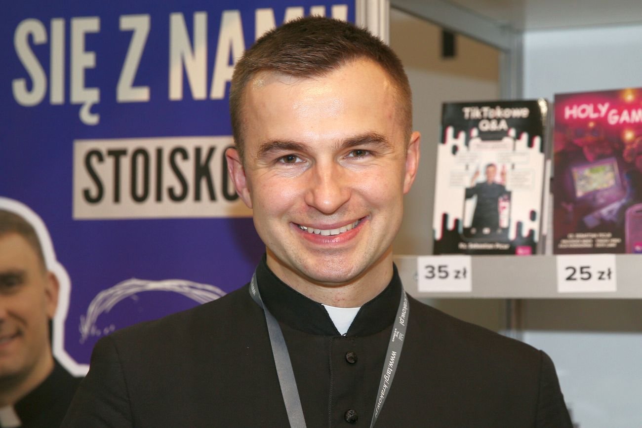 Ksiądz z TikToka, czyli Sebastian Picur, rozprawia się z kościelnymi cennikami
