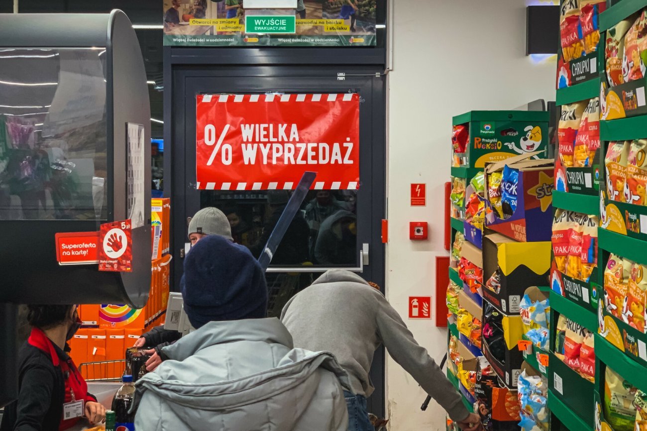 Internauci narzekają na ceny Lay's i napojów Pepsi w Biedronce.