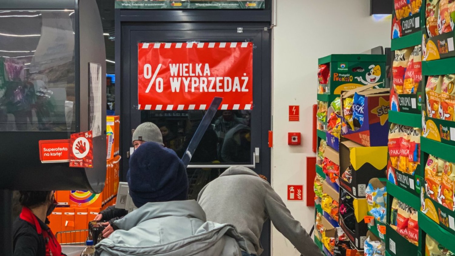 Internauci narzekają na ceny Lay's i napojów Pepsi w Biedronce.