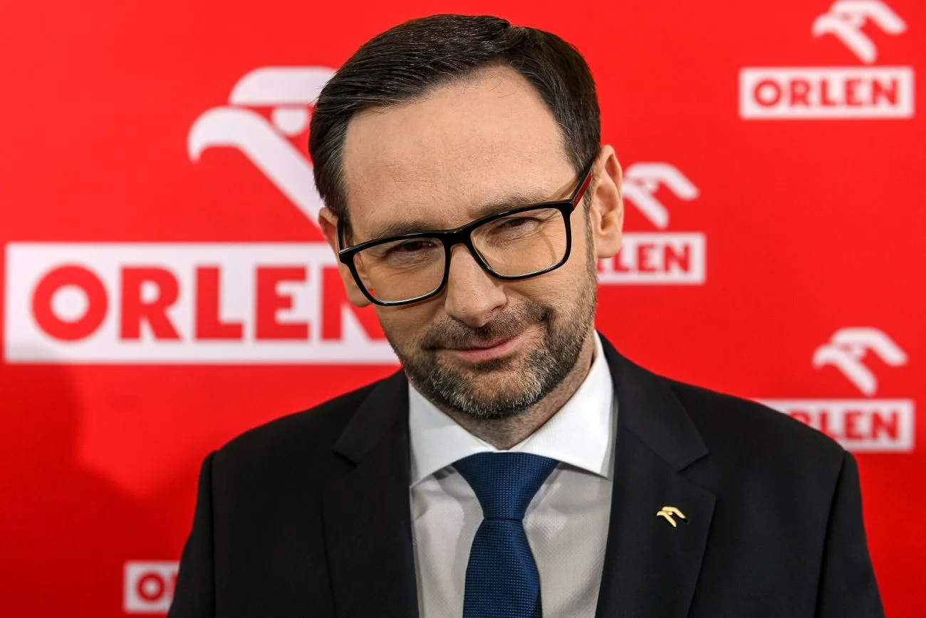 Obajtek ogłosił obniżkę cen paliw na majówkę. Obiecał też hot doga lub kawę za darmo przy zatankowaniu min. 30 litrów.