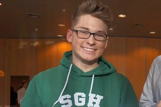 Karol Droździk - student, który wysłał CV i list motywacyjny w butelce po szampanie