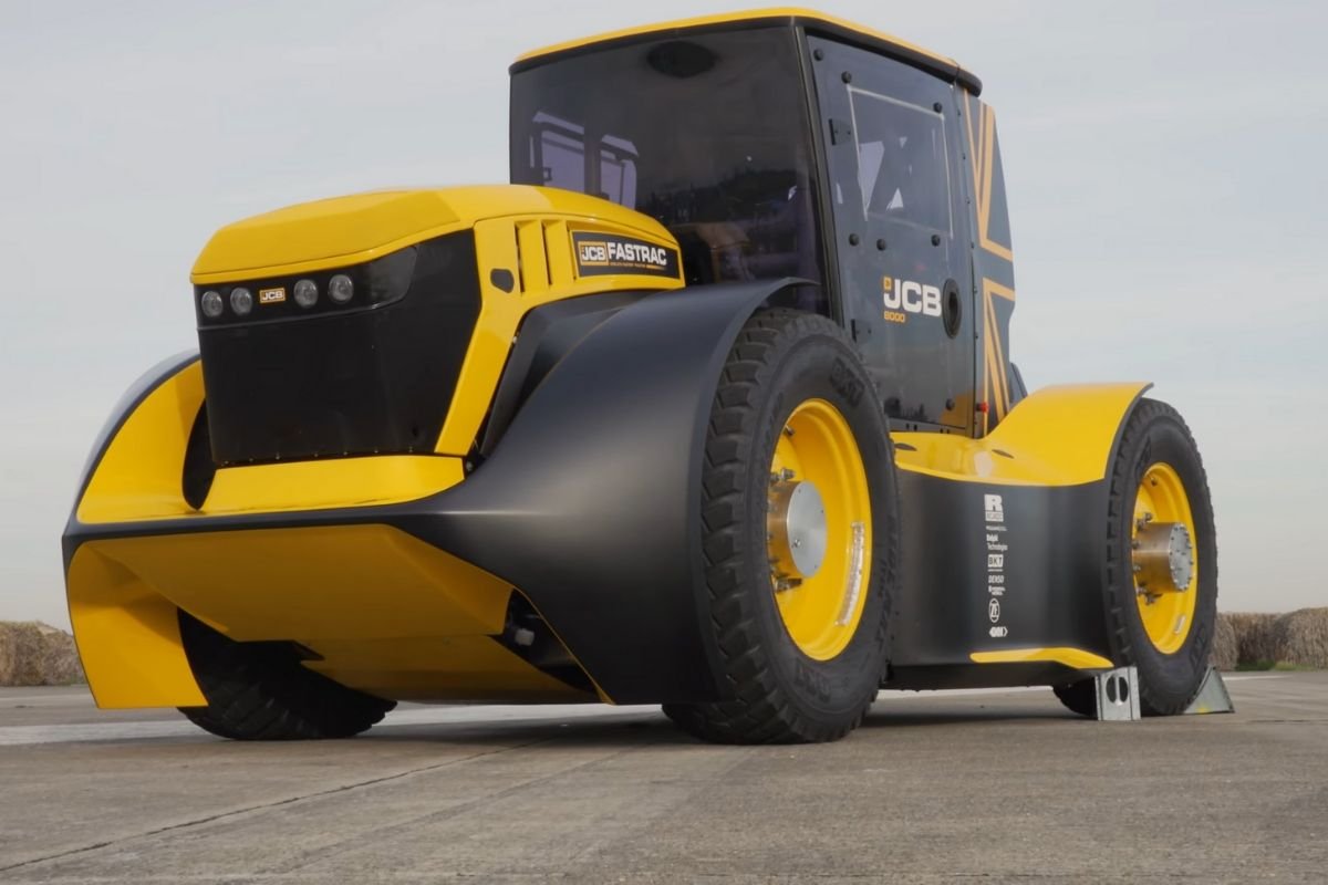 JCB Fastrac самый быстрый трактор в мире