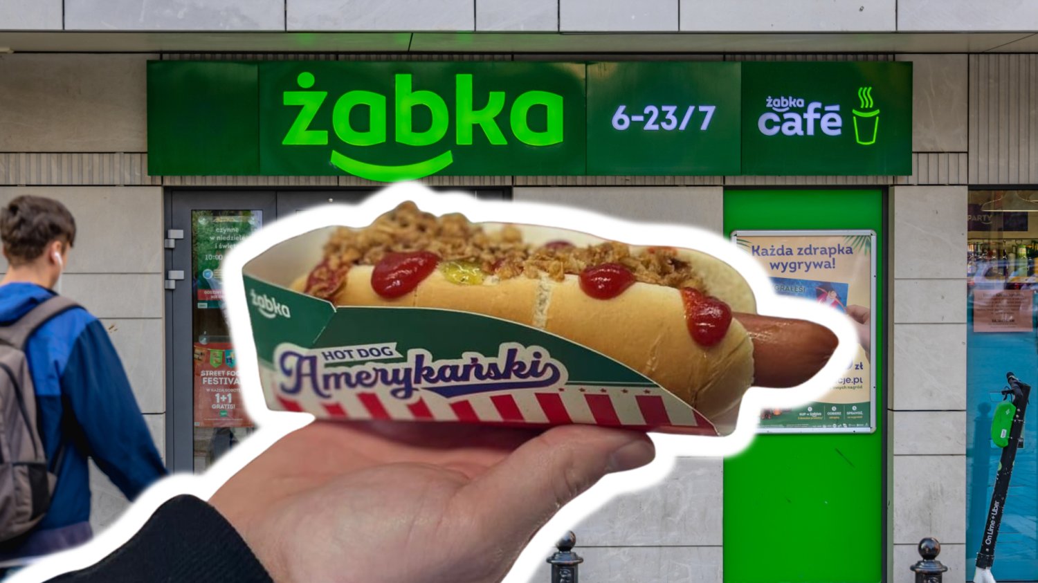 W tle sklep Żabka. Z przodu nowość w Żabce. Hot dog amerykański.