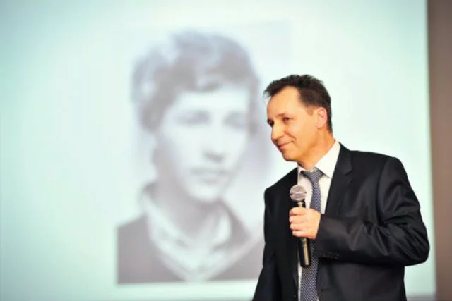Marek Kasprzyk dysponuje bazą ponad 1,5 tys. odbiorców. Każdego dnia kupuje od producentów i sprzedaje ok. 400 tys puszek