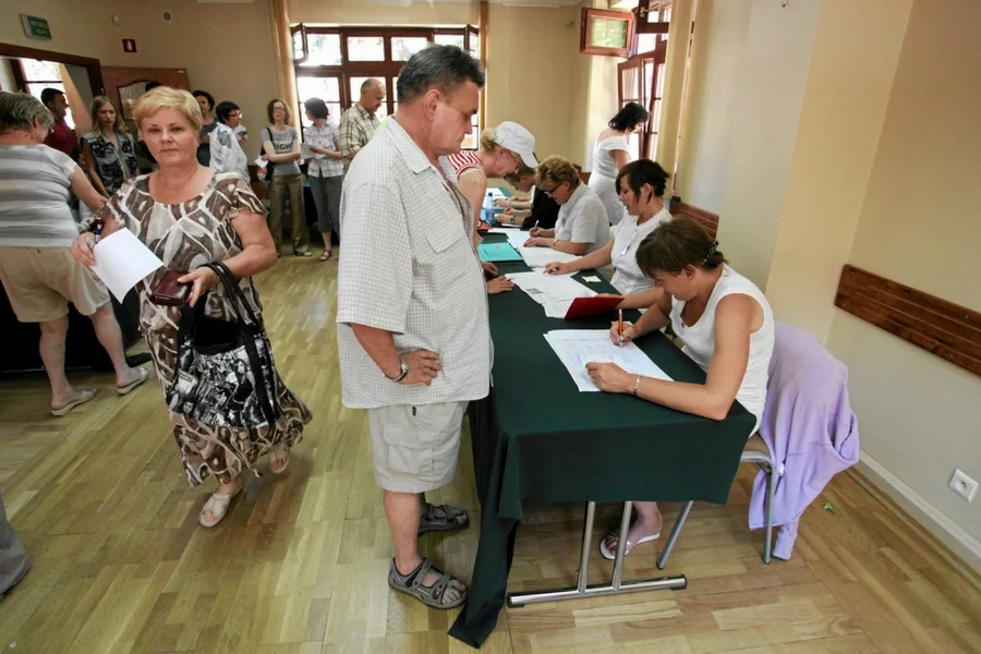 Punkt wyborczy dla turystów w Rewalu.