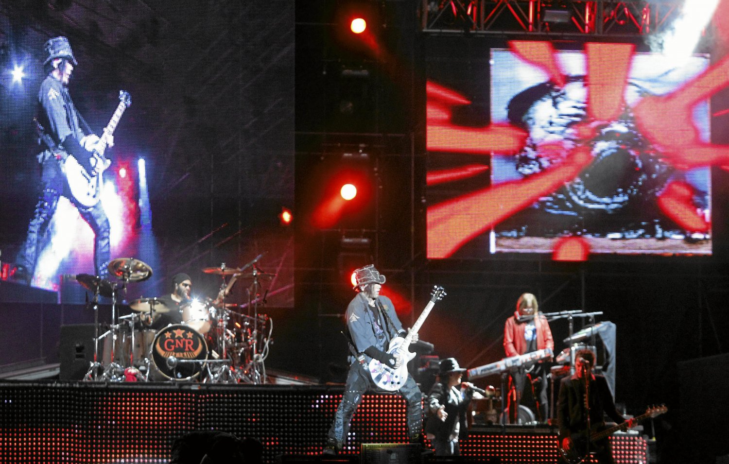 Koncert Guns N’Roses w Gdańsku wzbudził kontrowersje. Wszystko przez niezadowolonych fanów zespołu, którzy mają pretensje do organizatora