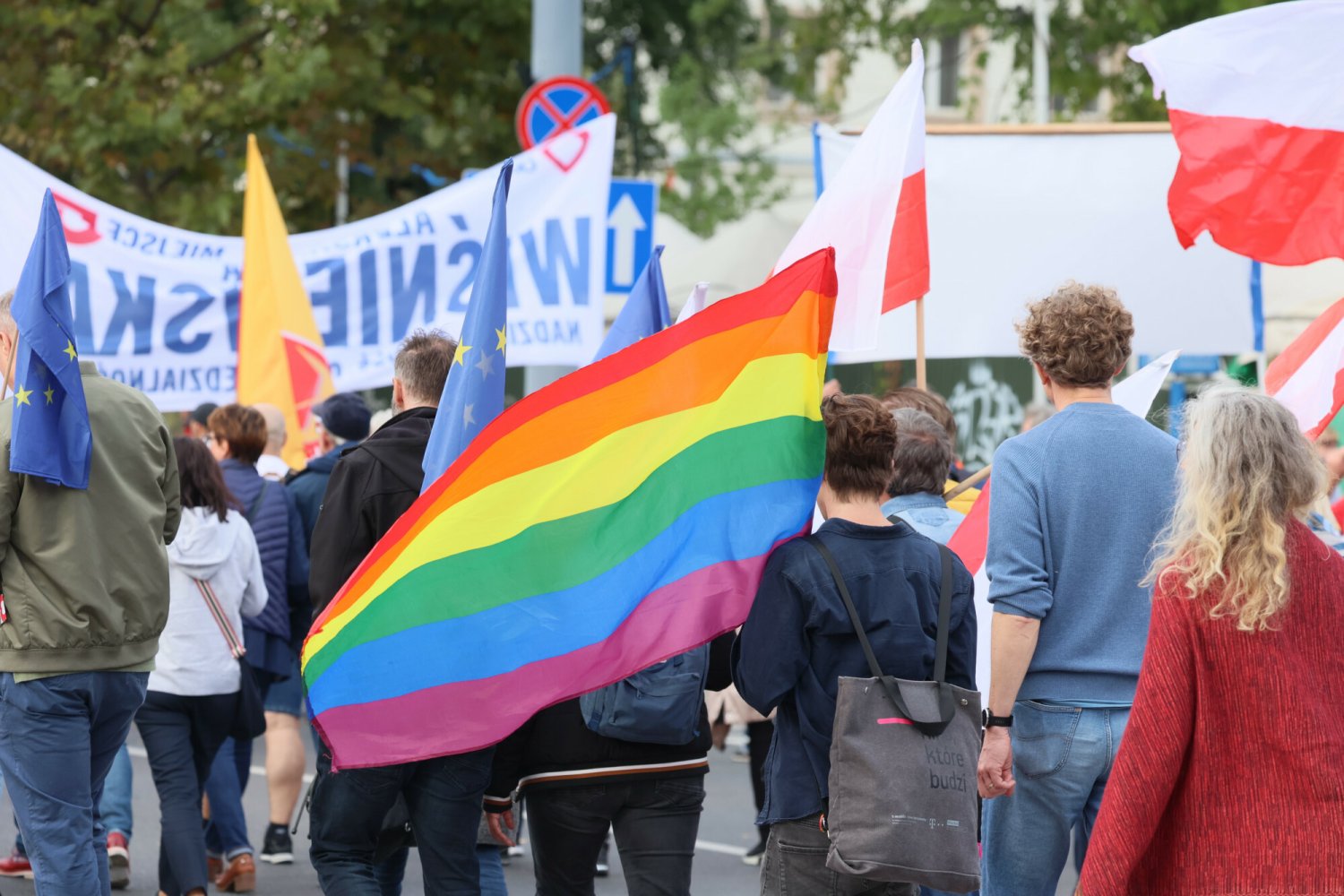 Tęczowy Piątek – ile kosztuje walka o wolność