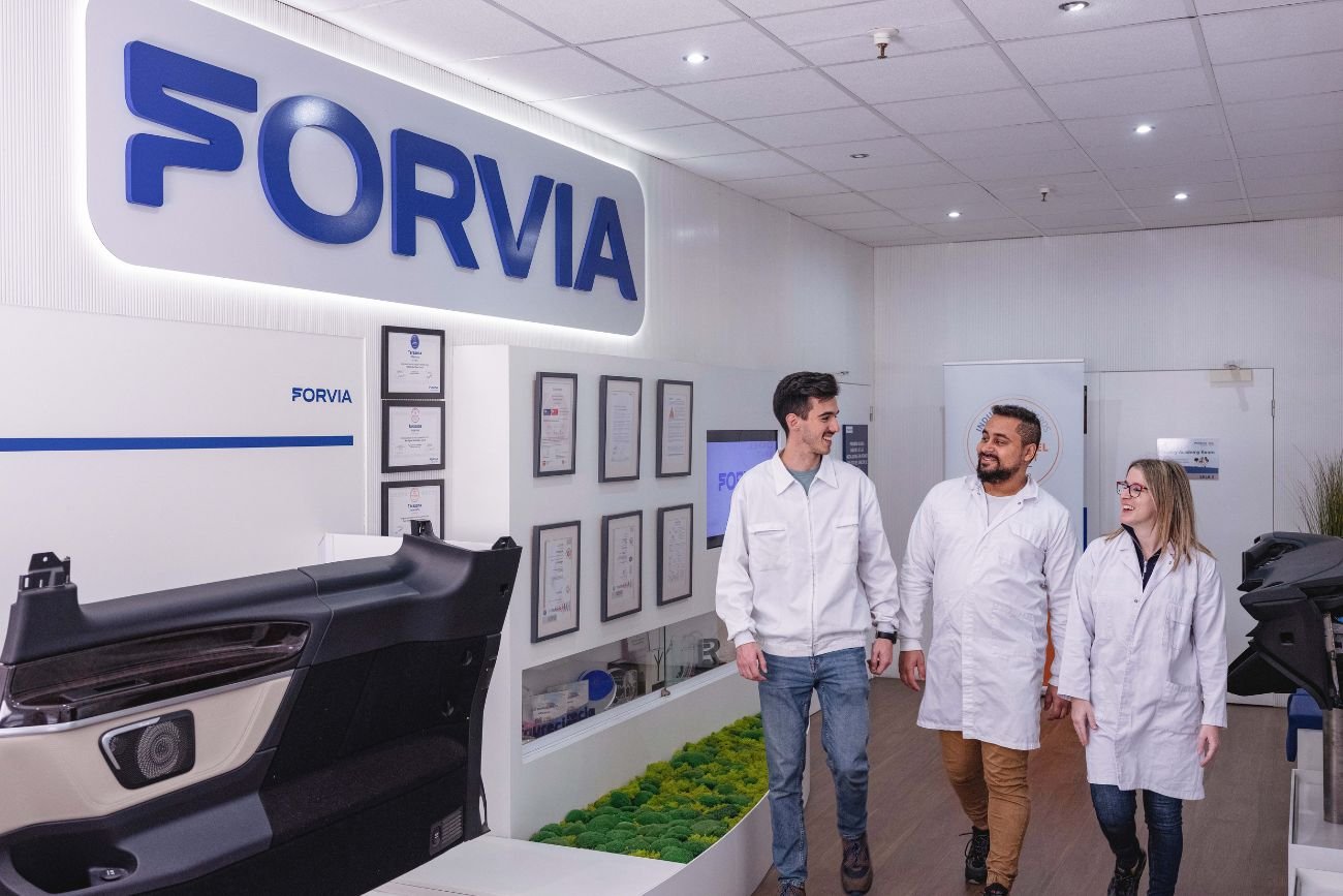 Jednym z największych wyzwań dla branży automotive są zmiany klimatyczne. O tym, jakie działania ona podejmuje na rzecz ochrony środowiska, można się przekonać na przykładzie FORVIA, międzynarodowego producenta elementów wyposażenia samochodowego.