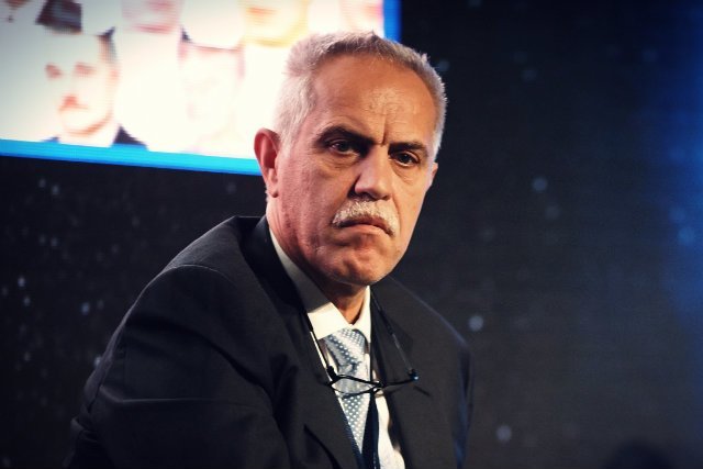 Czarnecki nie uległ podszeptom szefa KNF, ale Solorz tak - wynika z oświadczeń