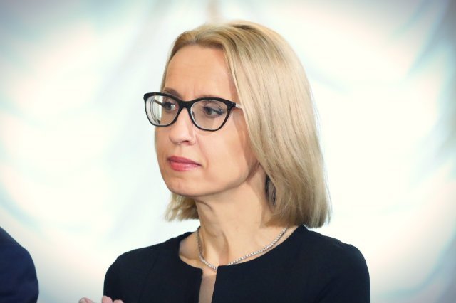 Transfer do EBI może się wiązać z odejściem kogoś z członków rządu. Faworytką jest aktualna minister finansów Teresa Czerwińska.