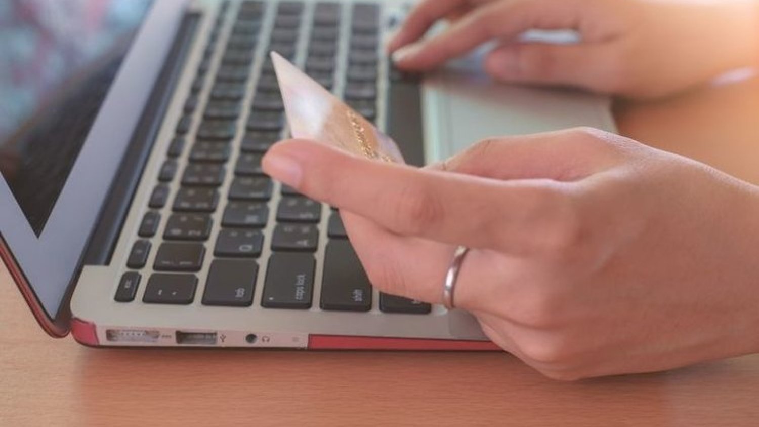 ZBP, policja i prokuratura ostrzegają przed tzw. brokerami inwestycyjnymi.
