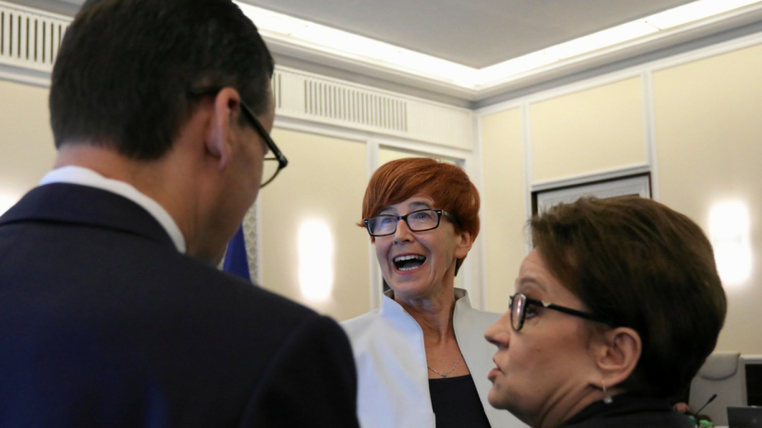 Płace minimalne w 2019 r. mogą być inne niż zaproponowane przez resort minister Elżbiety Rafalskiej (w środku).