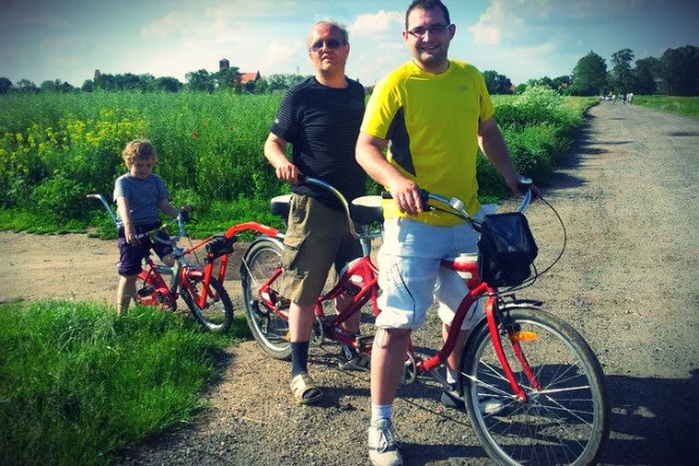Dzięki jeździe na tandemie, niewidomi mogą posmakować świata, który był dla nich dotychczas zamknięty.