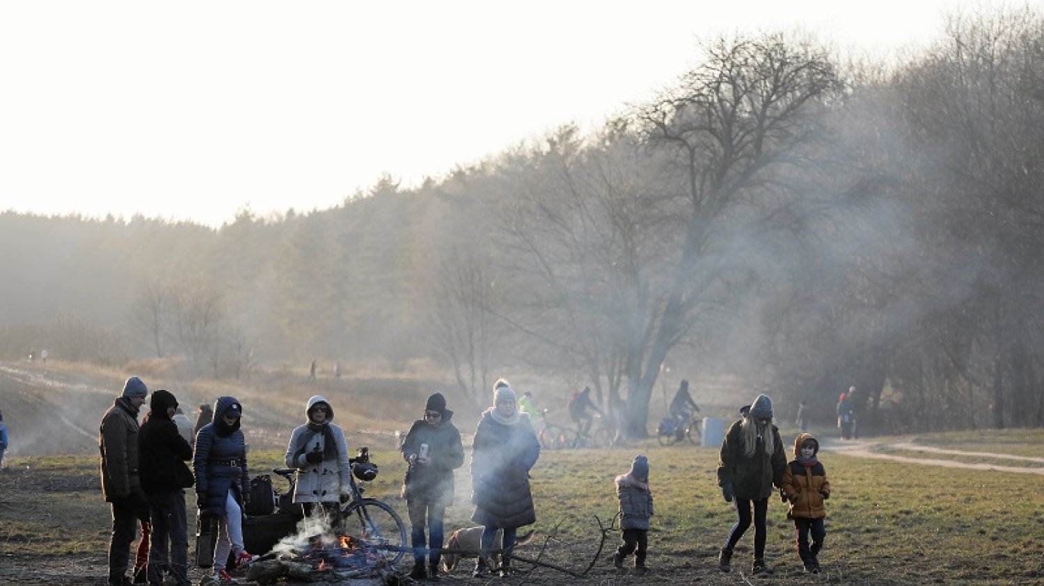 W Warszawie sezon na grille i ogniska dla niektórych rozpoczął się już w lutym. Tu Las Kabacki, 02.21.