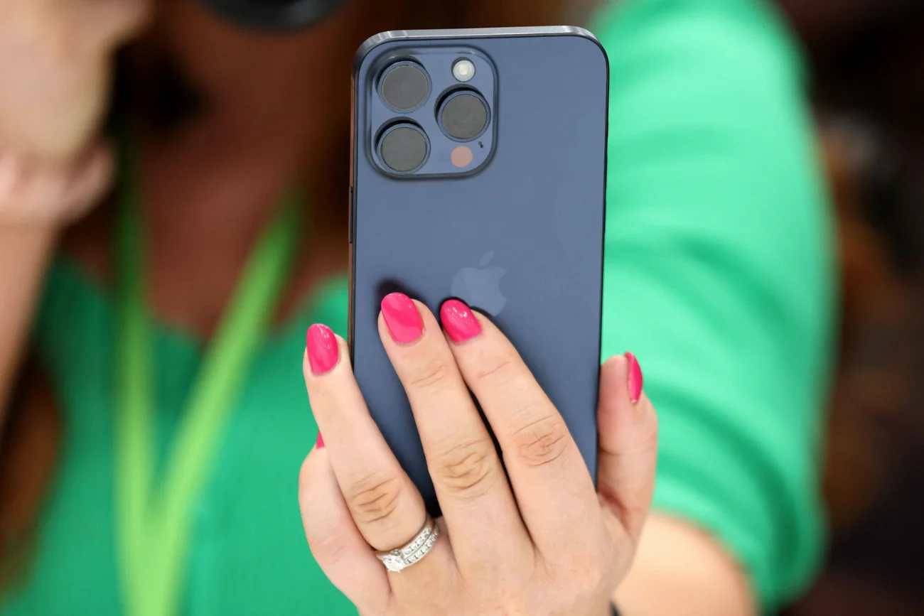 Apple nie zaprzeczyło, jednak twiedzi, że nagrania są jednak anonimowe. Firma publicznie przeprosiła za te praktyki i ogłosiła, że nie będzie już przechowywać nagrań głosowych swoich użytkowników.