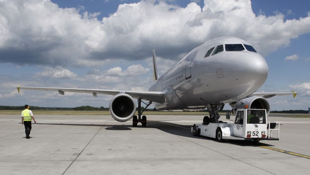 Założyciele Flymble zbierali na lot do Tajlandii. Kiedy mieli już odłożoną sumę, bilety zdrożały z 500 do 700 funtów.