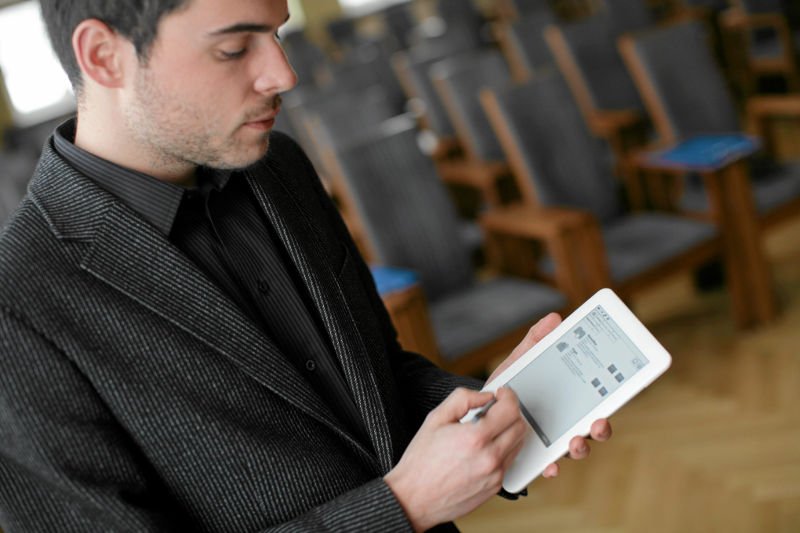 Mikołaj Małaczyński (na zdjęciu) i Mateusz Frukacz zobaczyli w e-papierze szansę na biznes.