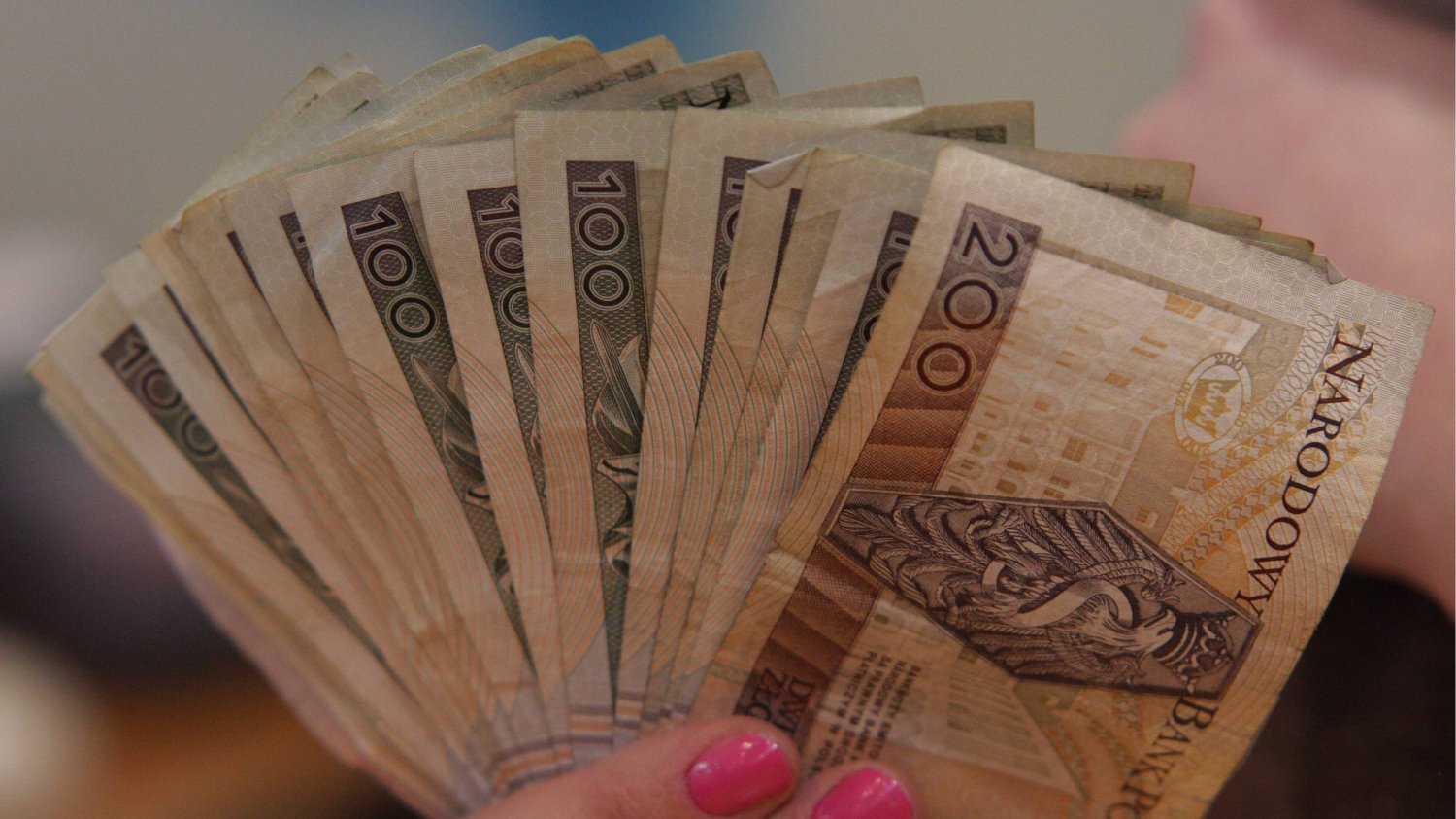 Turbo 500+, czyli bezwarunkowy dochód podstawowy. To rozwiązanie ma swoje plusy, ale przeważają wady.