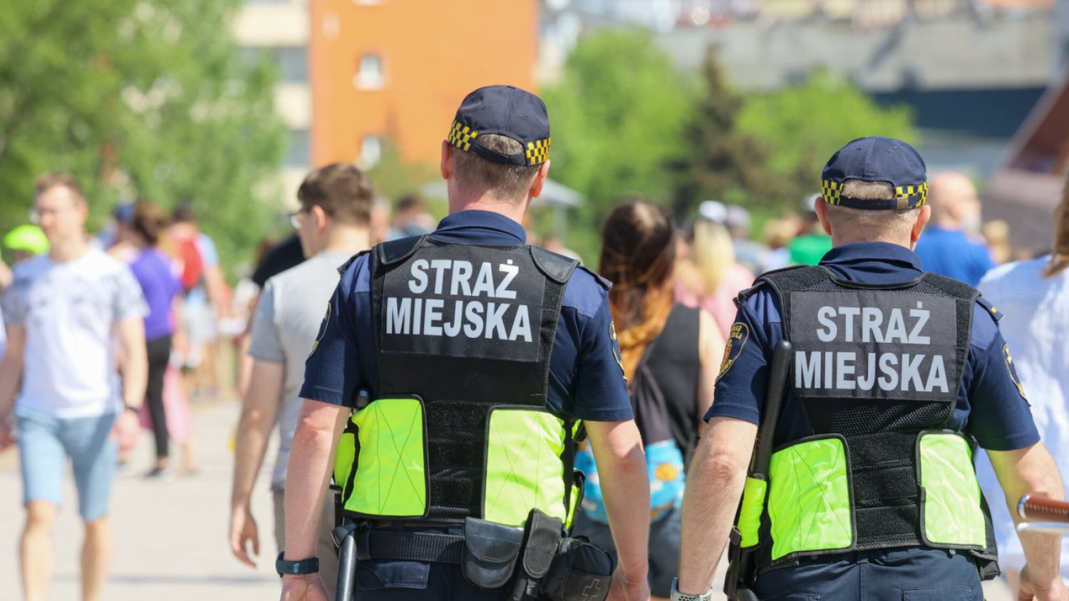 Jakie warunki trzeba spełnić, żeby zostać strażnikiem miejskim?