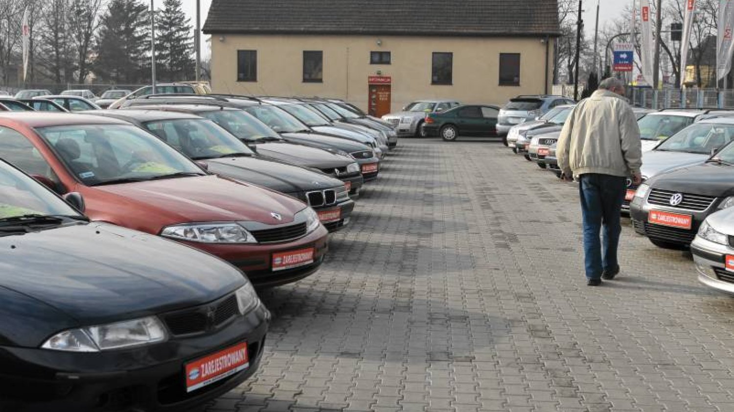 Kupno używanego samochodu z zagranicy to nadal podstawowy sposób zakupu auta w Polsce.