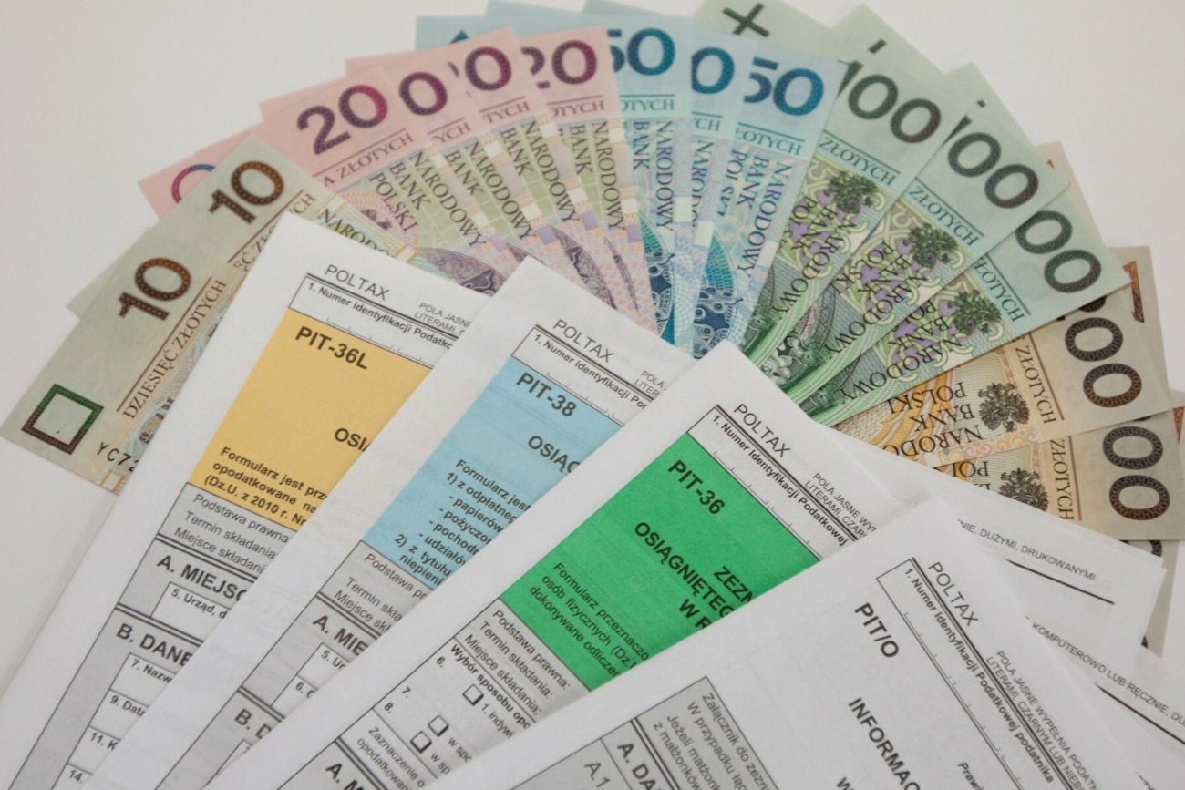 Pieniądze, deklaracja PIT.