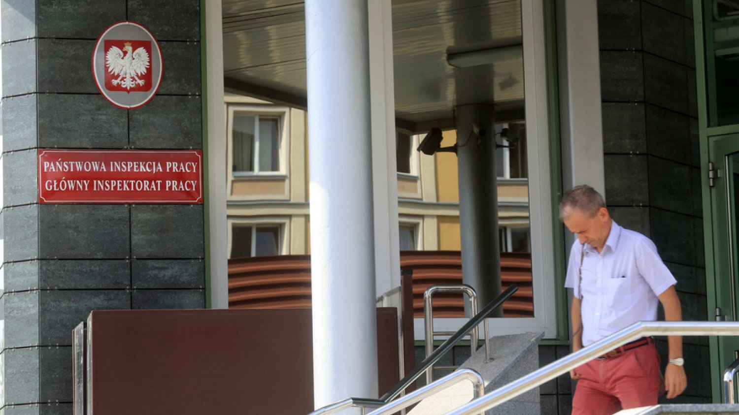 Po trzech miesiącach obowiązywania zakazu handlu w niedziele Inspekcja Pracy chce skierować do sądów około 80 spraw. W tym przeciwko sieci Żabka.