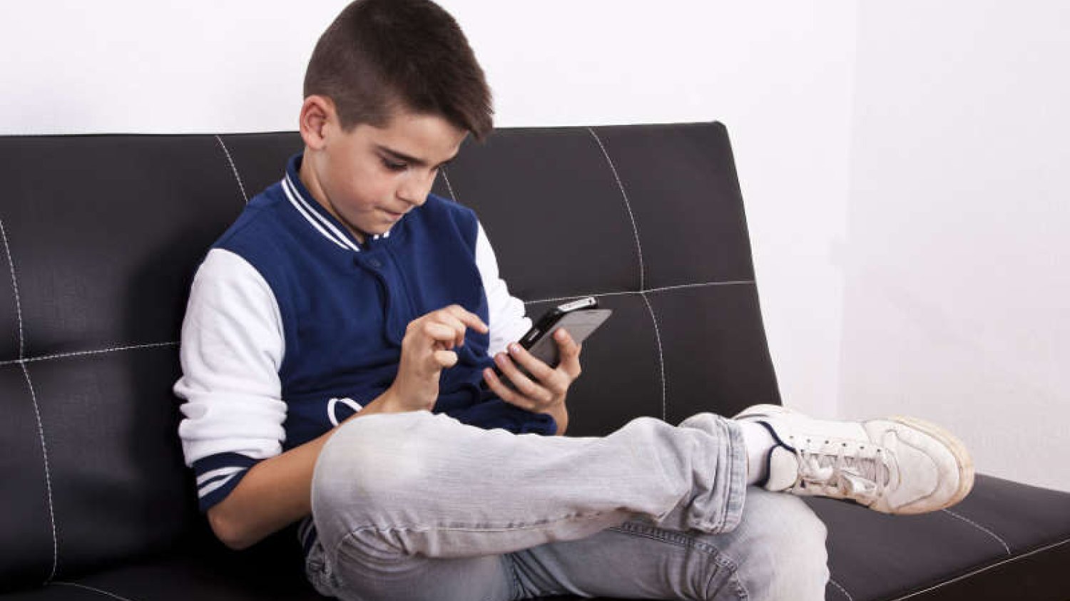 Polskie banki wprowadzają aplikacje mobilne dla najmłodszych - dzieci poniżej 13. roku życia
