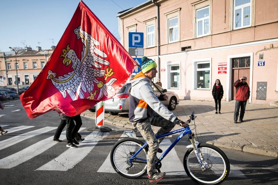 Kolor oficjalnej symboliki Polski były dotychczas definiowane według nieprzekładalnego, starego systemu CIELUV.