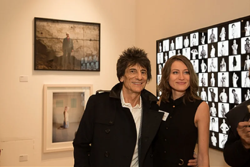 Ron Wood z Roling Stones jest jednym z Londyńskich inwestorów, którzy zauważają prace Aleksandry