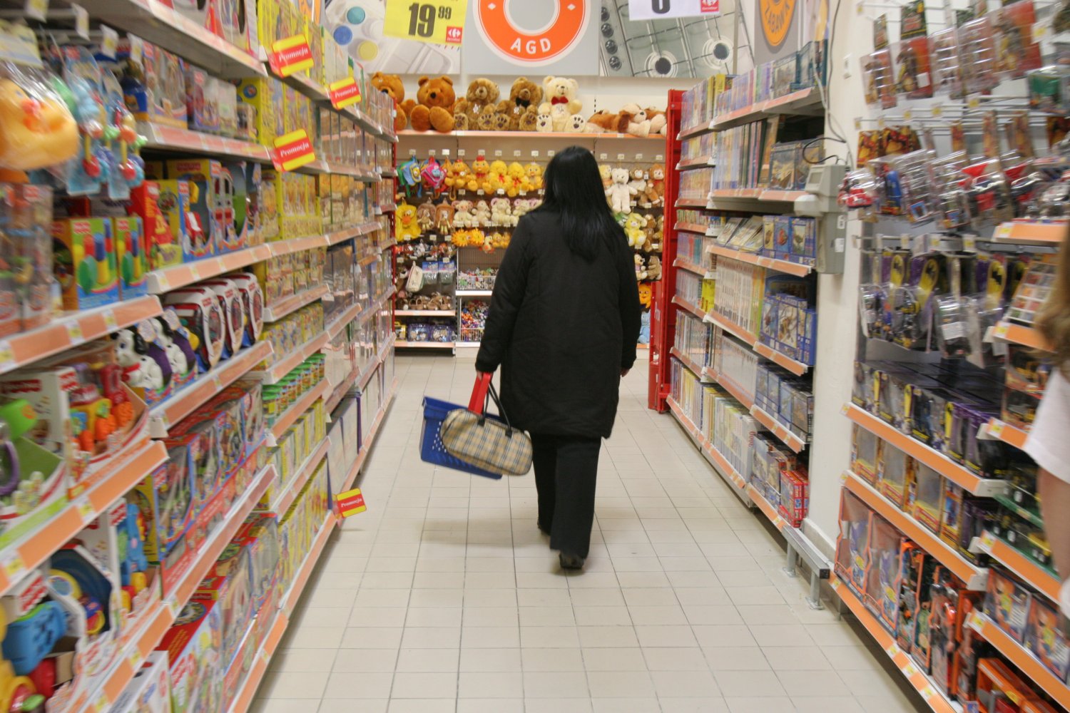 Polskie sieci Carrefour wprowadziły w wybranych sklepach półki z ukraińską żywnością