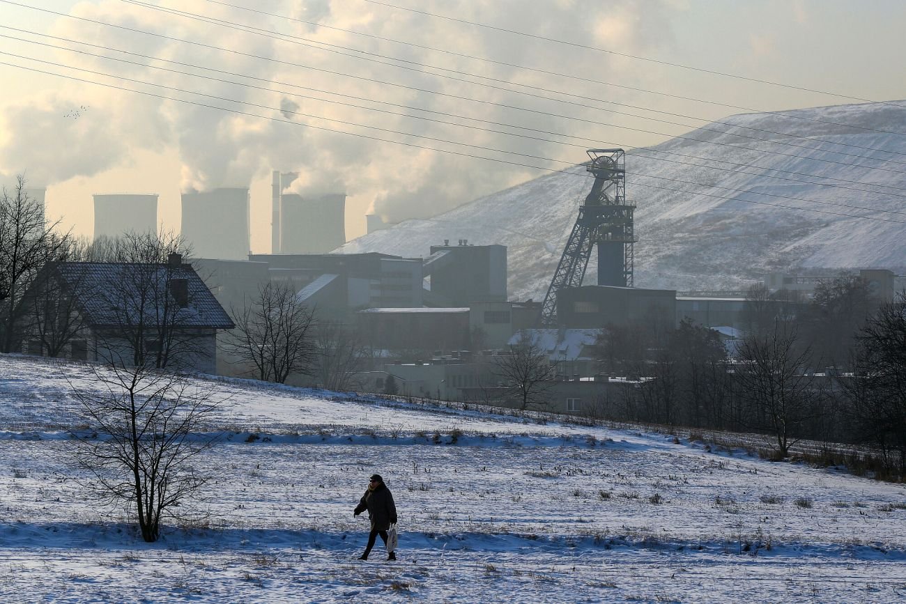 Śląsk się zapada, rzeki mamy zatrute wodami z kopalni, metan ucieka do atmosfery. To prawdziwy rachunek za wydobycie węgla. Na zdjęciu: KWK Bolesław Śmiały i Elektrownia Łaziska
