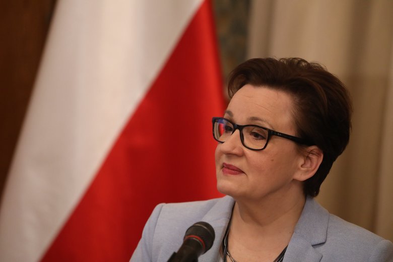 Minister edukacji narodowej Anna Zalewska uważa, że wynagrodzenia dla nauczycieli nie zależą od niej.