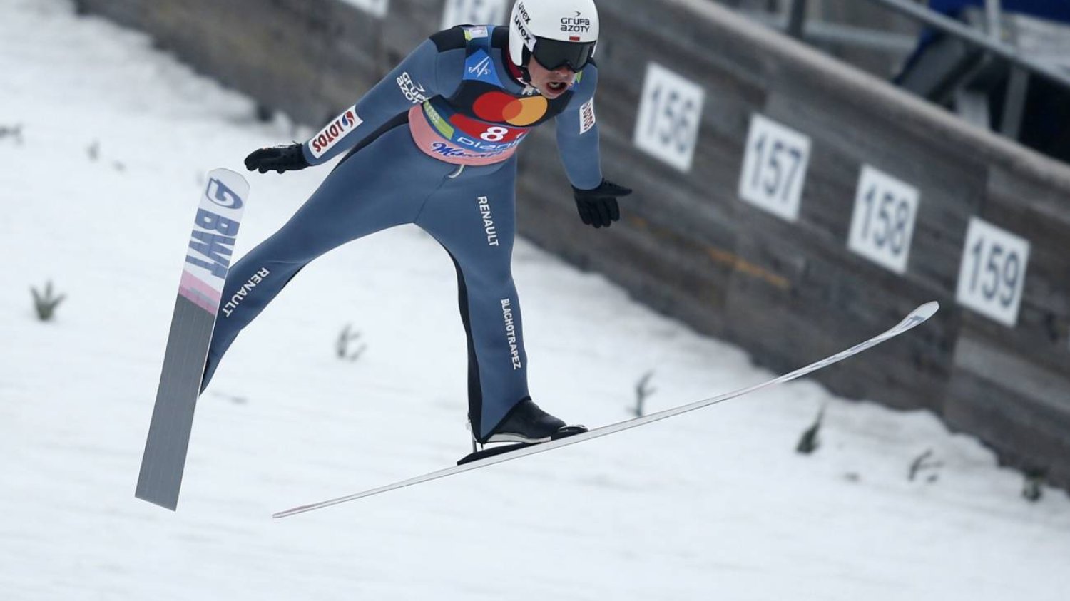 Piotr Żyła podczas zawodów w skokach narciarskich - Planica 2021