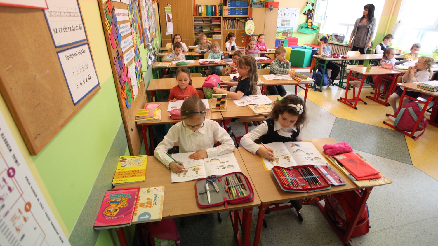 Wnioski o dodatkowe pieniądze na wyprawkę szkolną można składać od 1. lipca 2018 roku, czyli od dziś