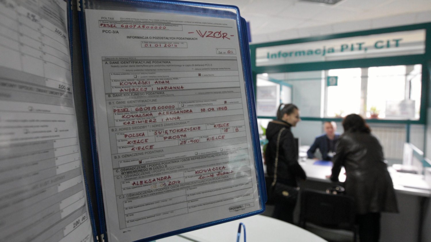 Niebawem załatwimy wszystkie sprawy podatkowe przez telefon - mówi wiceminister finansów i szef Krajowej Administracji Skarbowej - Piotr Walczak