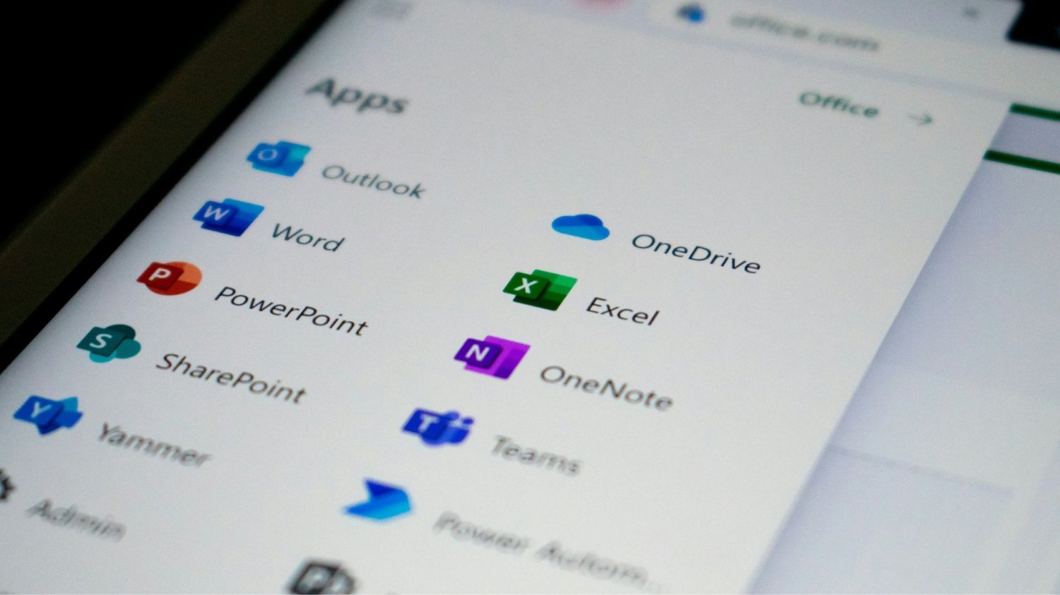 Microsoft ogłasza od dawna wyczekiwaną funkcję. Agent AI trafia do pakietu Office Microsoft wprowadza agenta AI do pakietu Office. Od dawna na to czekaliśmy